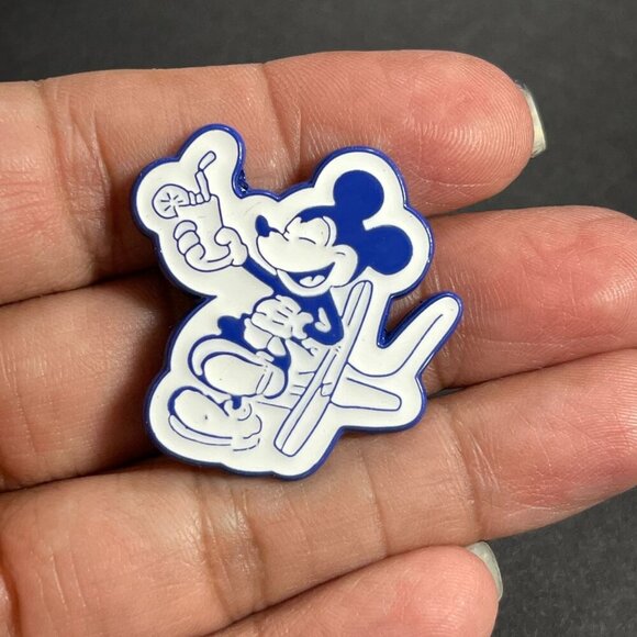 Disney Mickey Mouse Trading Pin Relaxing Brooch Drink Badge Lapel Pin Jewelry - Picture 5 of 8
